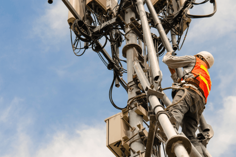 Why Telecom Workers Need Portable Toilets on the Job